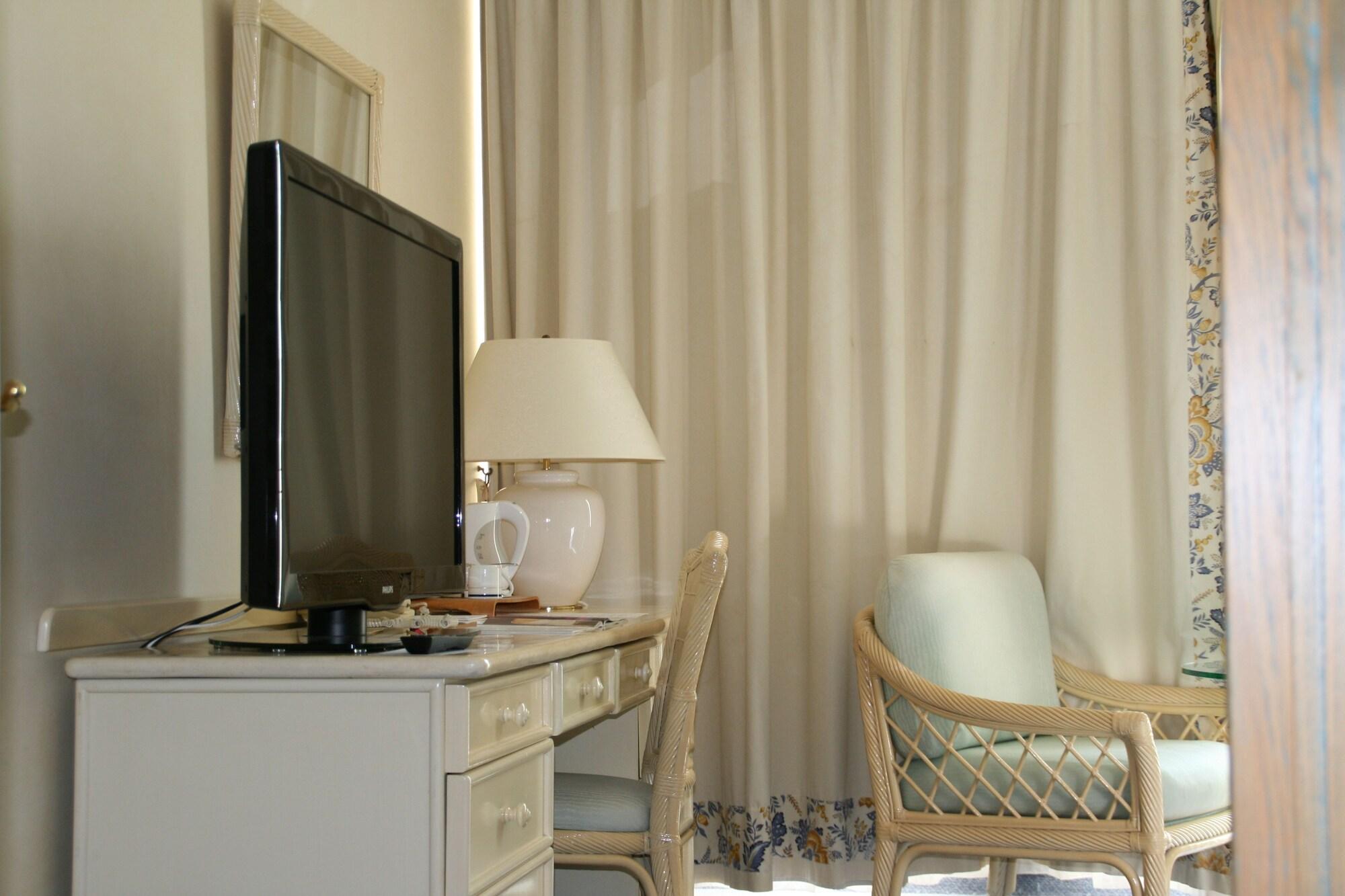 Celestins Spa Thermal & Hotel By Vy Resort Vichy Exteriör bild A television set in a hotel room