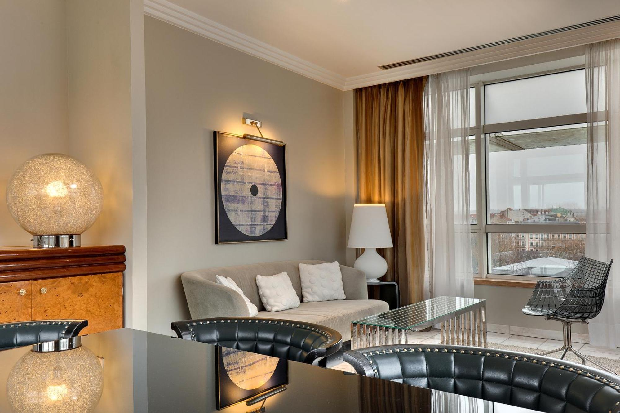 Celestins Spa Thermal & Hotel By Vy Resort Vichy Exteriör bild A suite at the InterContinental
