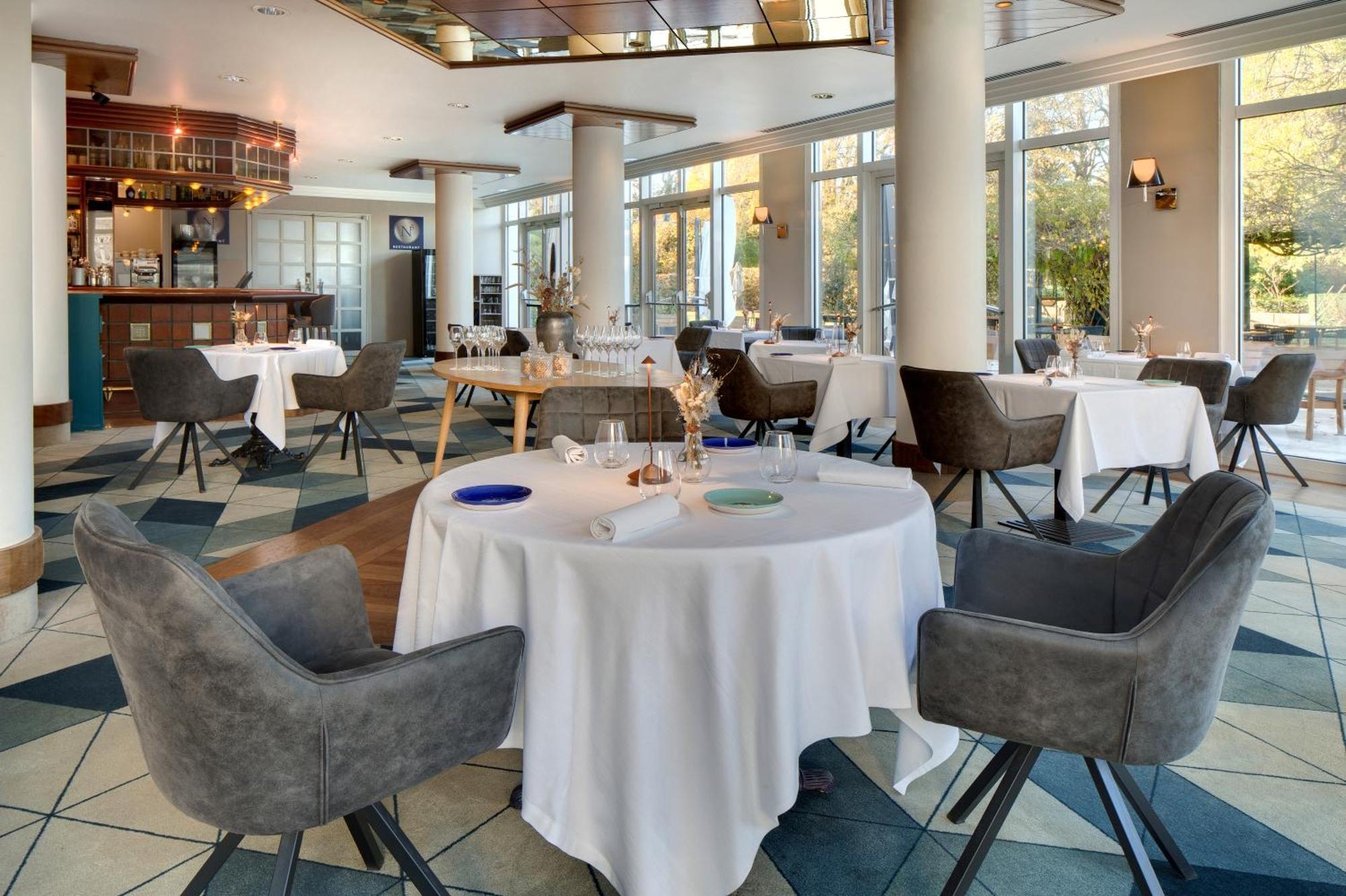 Celestins Spa Thermal & Hotel By Vy Resort Vichy Exteriör bild Restaurant "La Table du Cèdre"