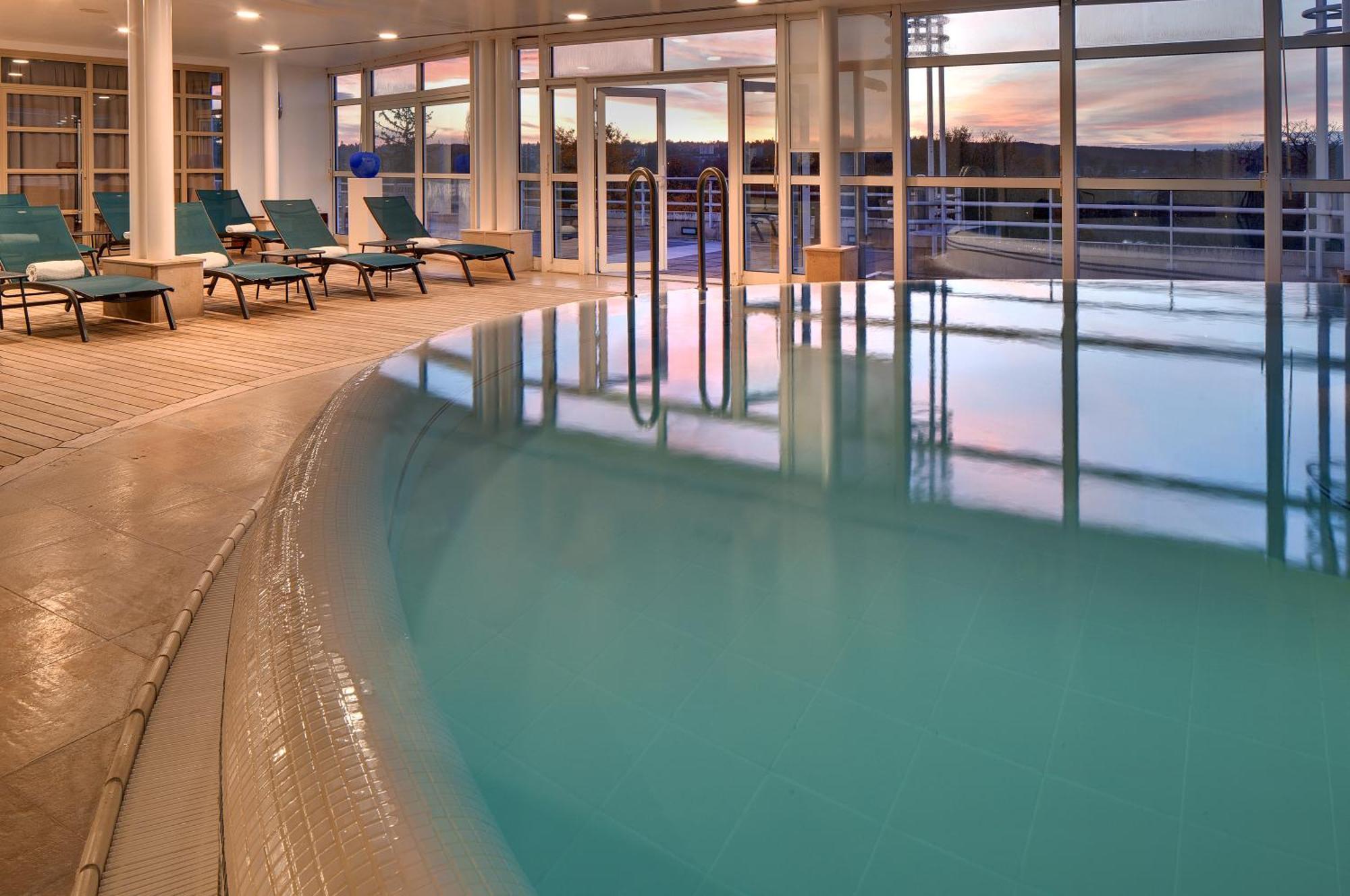 Celestins Spa Thermal & Hotel By Vy Resort Vichy Exteriör bild The pool at the Hotel