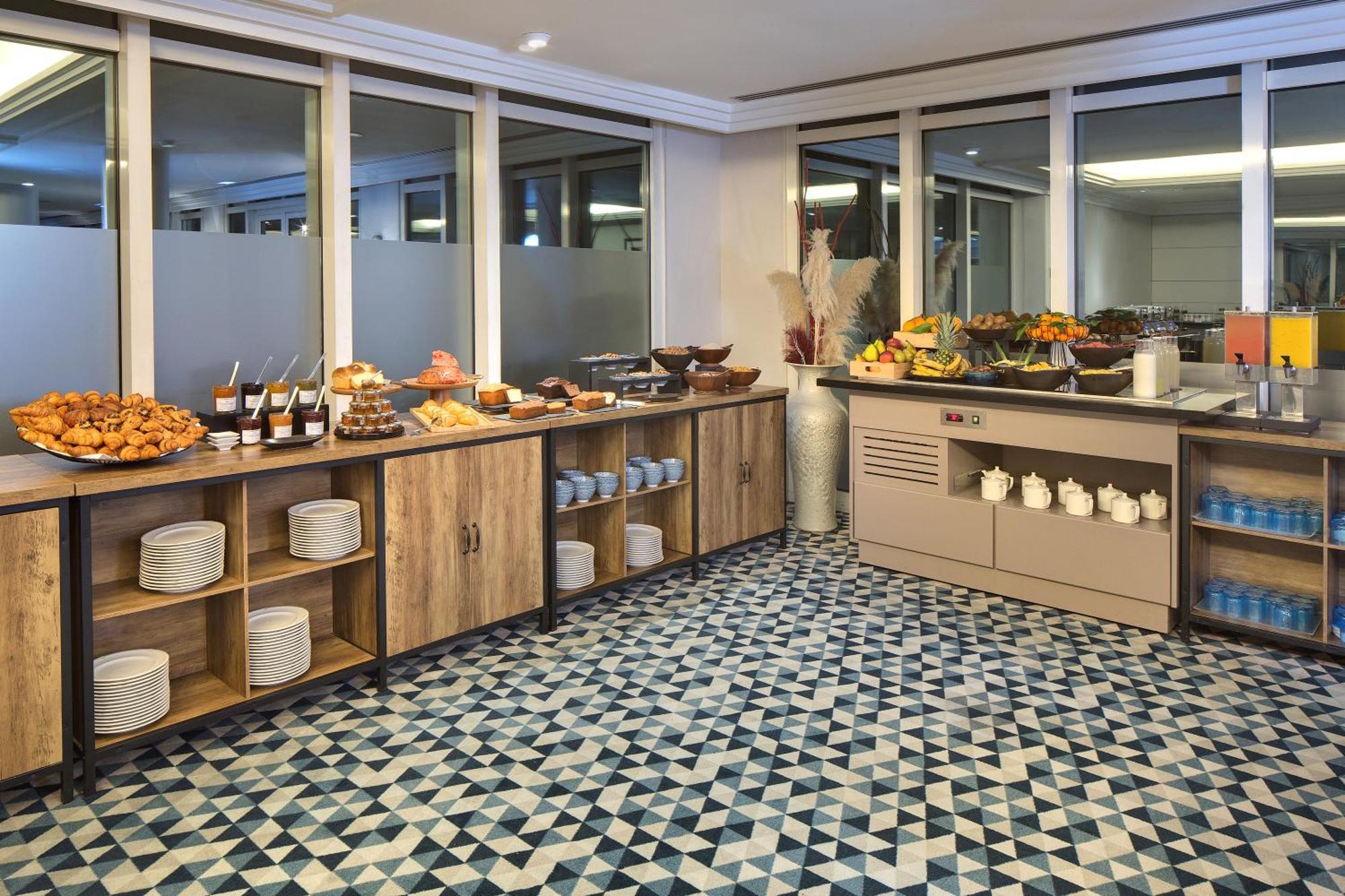 Celestins Spa Thermal & Hotel By Vy Resort Vichy Exteriör bild The Club at Changi Airport