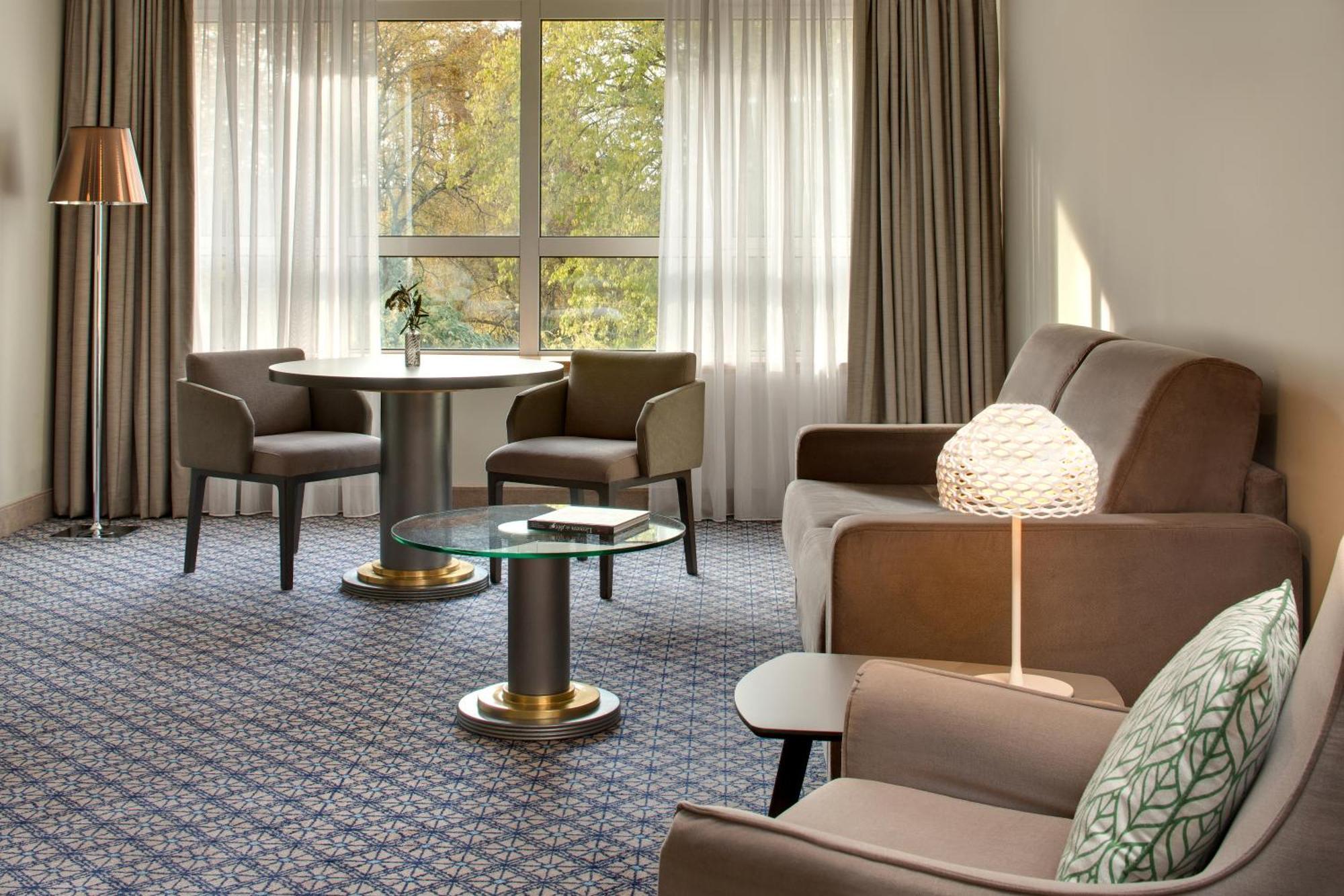 Celestins Spa Thermal & Hotel By Vy Resort Vichy Exteriör bild A suite at the hotel