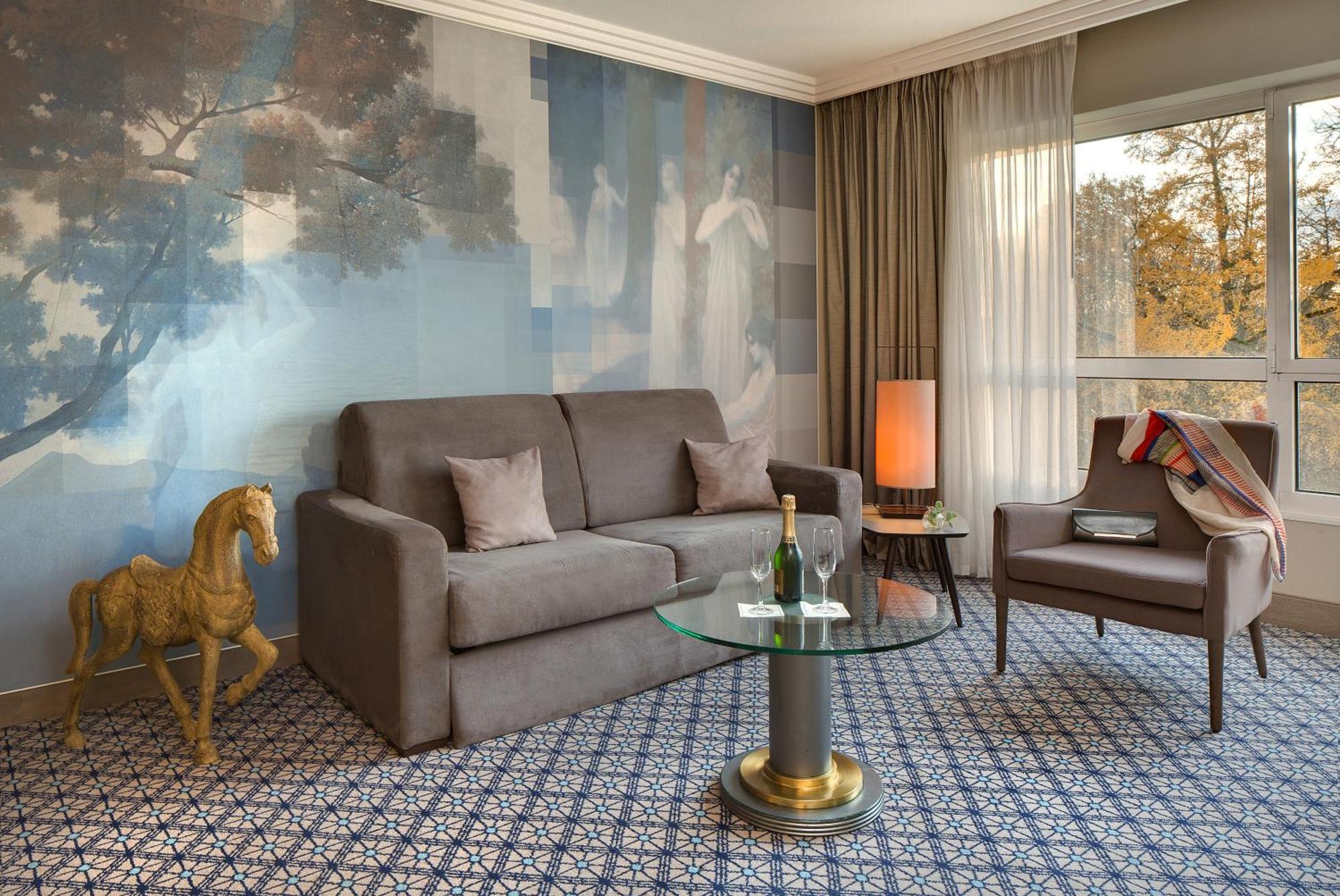 Celestins Spa Thermal & Hotel By Vy Resort Vichy Exteriör bild A suite at the Hotel de Charost