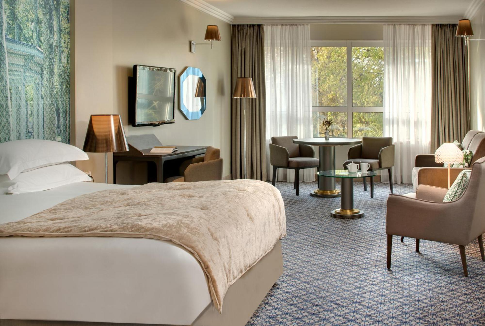 Celestins Spa Thermal & Hotel By Vy Resort Vichy Exteriör bild A room at the InterContinental London Park Lane