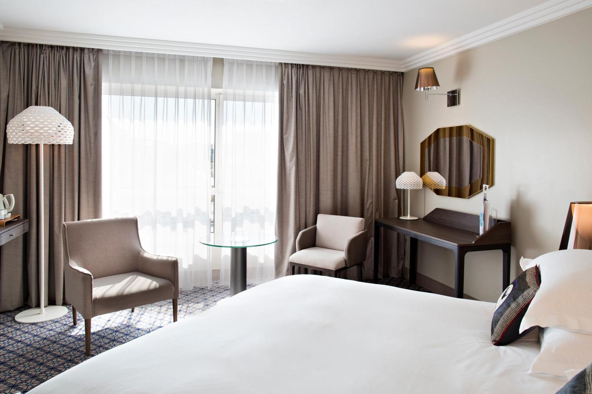 Celestins Spa Thermal & Hotel By Vy Resort Vichy Exteriör bild A room at the hotel