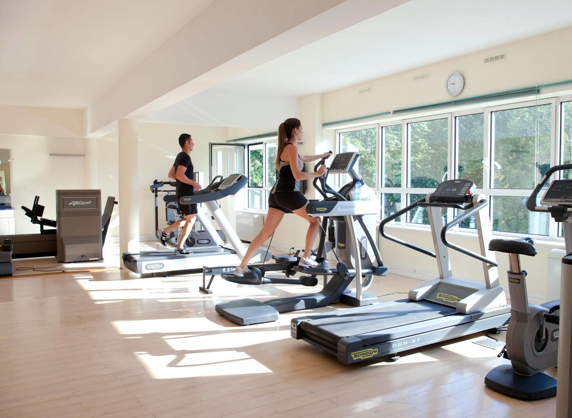 Celestins Spa Thermal & Hotel By Vy Resort Vichy Exteriör bild A gym in a hotel