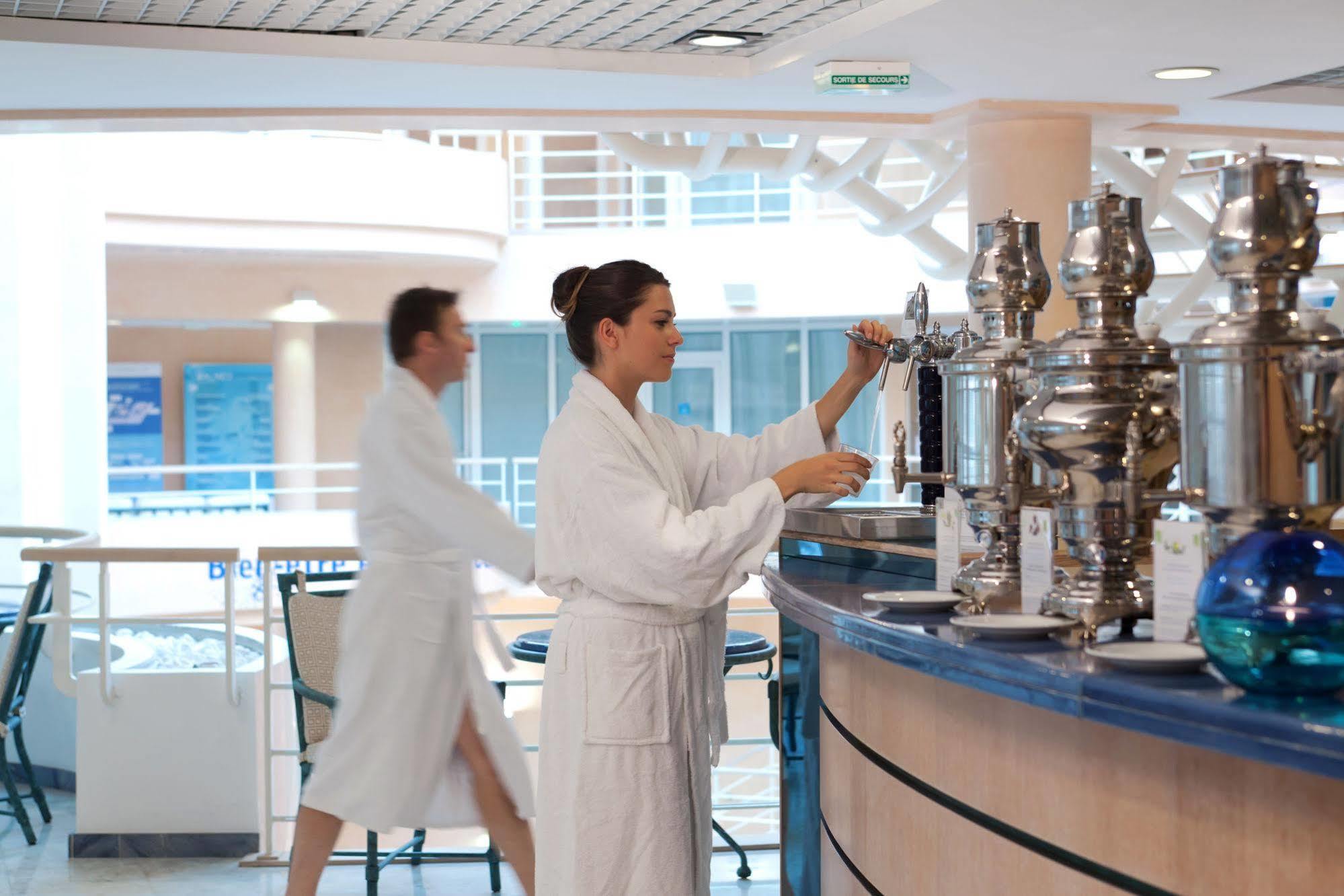 Celestins Spa Thermal & Hotel By Vy Resort Vichy Exteriör bild The bar at the Blue Lagoon