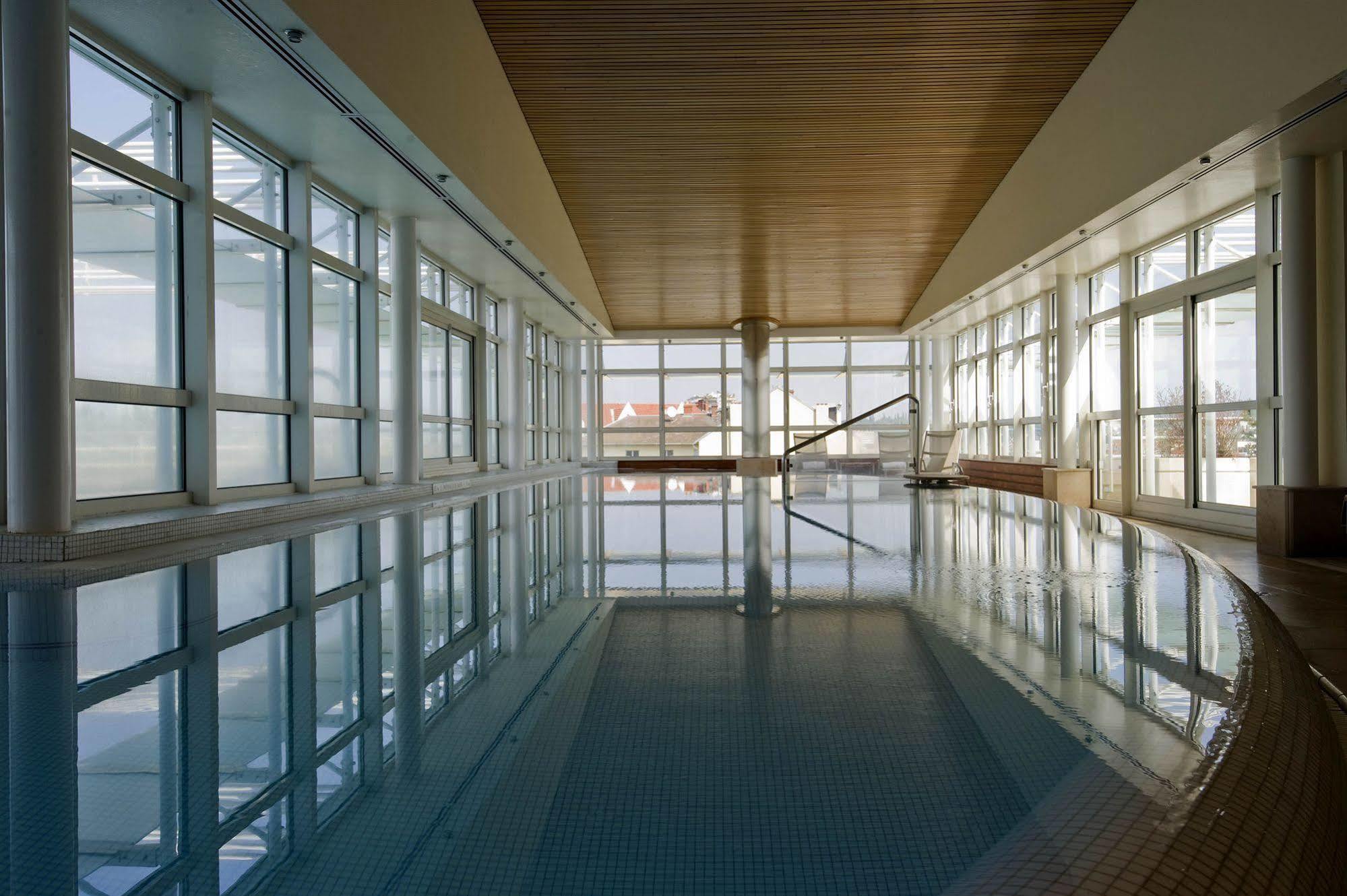 Celestins Spa Thermal & Hotel By Vy Resort Vichy Exteriör bild Interior of the building